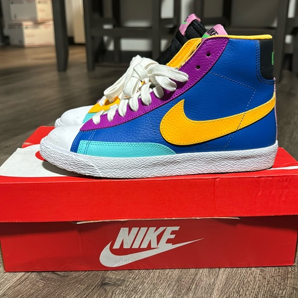 Like new, lightly worn. Nike blazer. - Picture 2 of 10